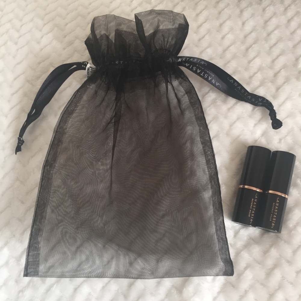 Anastasia Beverly Hills Banana Stick Contour (2)